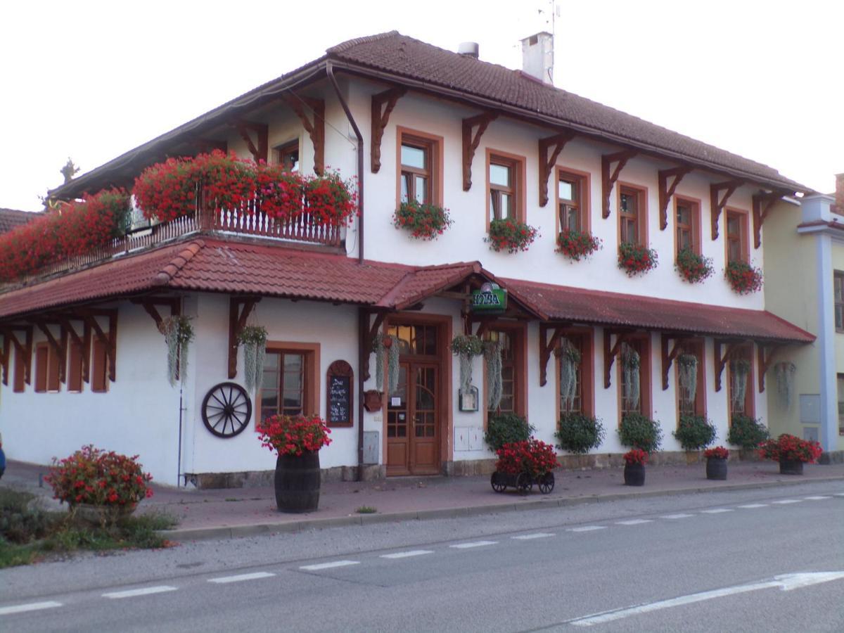 Penzion Restaurace U Helferu Libuň Exterior foto